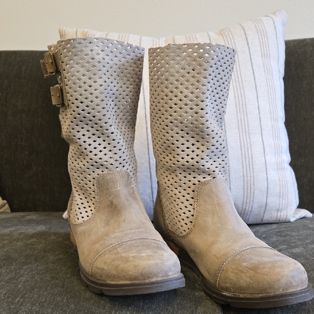 Sorel Tan Combat Moto Boots with Breathable Design